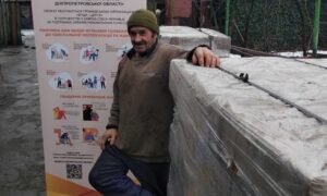 На Нікопольщині триває роздача паливних брикетів населенню (фото)