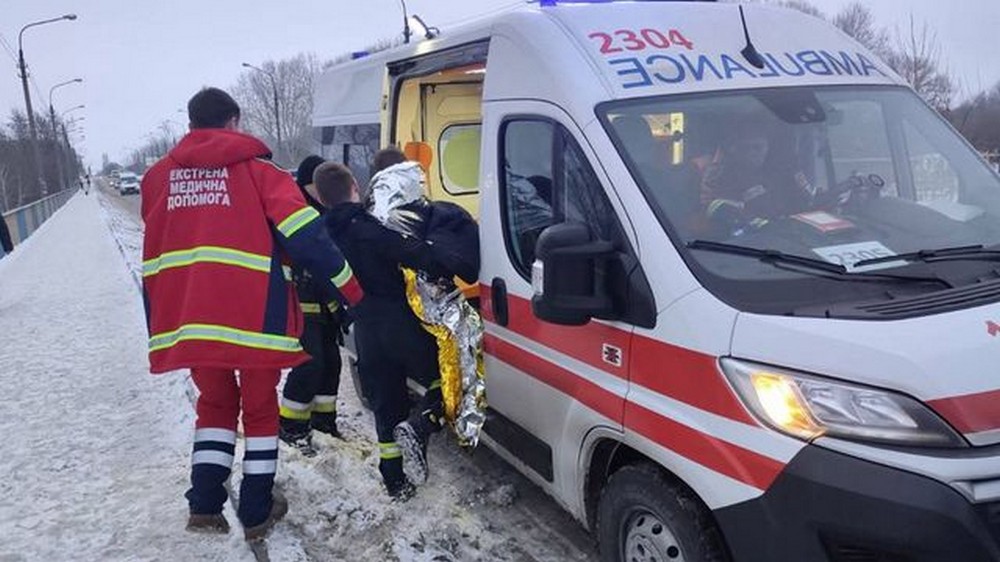 Катався на книзі і провалився під лід: на Дніпропетровщині врятували 10-річного хлопчика