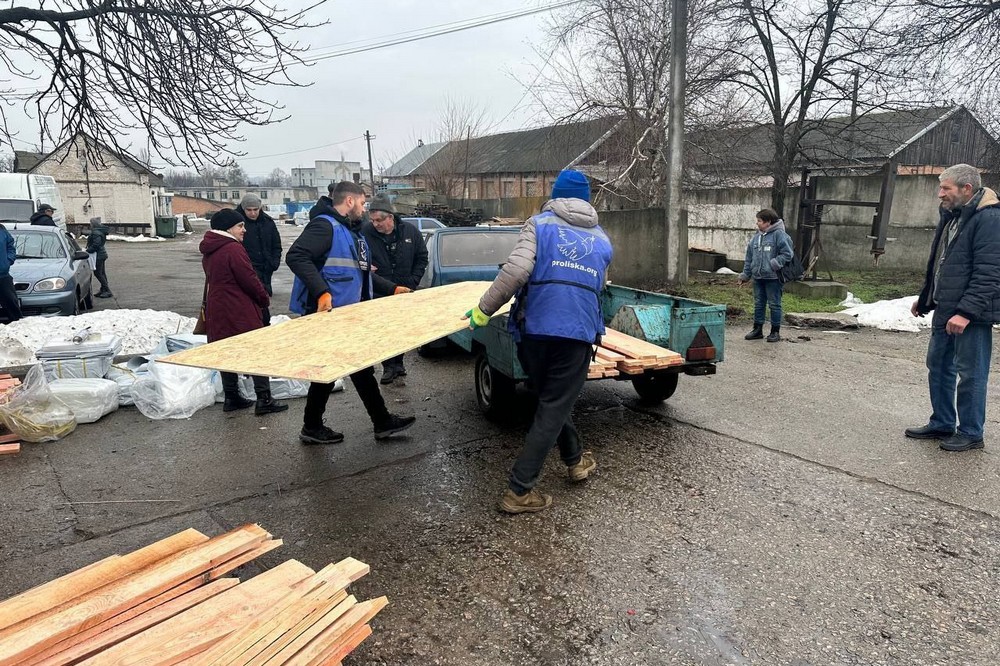 22 родини з Марганецької громади отримали допомогу 2 22 родини з Марганецької громади отримали допомогу 2