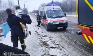 Катався на книзі і провалився під лід: на Дніпропетровщині врятували 10-річного хлопчика
