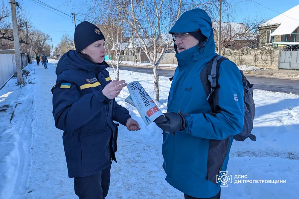 Там, де загинули дві жінки: у Нікополі і Марганці співробітниця ДСНС провела роз’яснювальну роботу