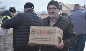 5 січня жителям Мирівської громади роздали понад 2100 сімейних наборів від благодійників 3