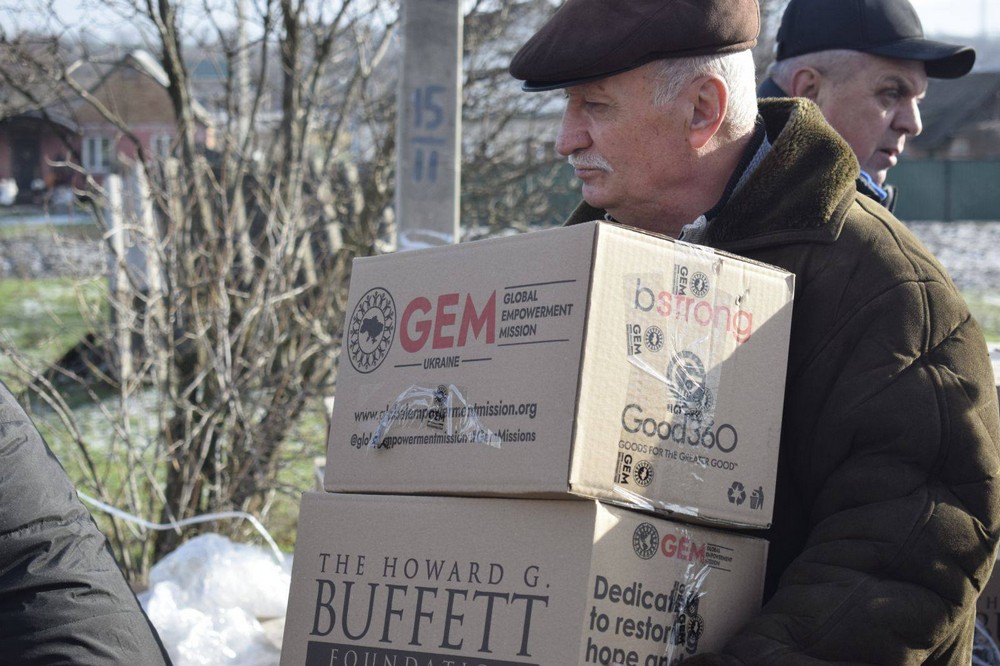 5 січня жителям Мирівської громади роздали понад 2100 сімейних наборів від благодійників 6 5 січня жителям Мирівської громади роздали понад 2100 сімейних наборів від благодійників 6