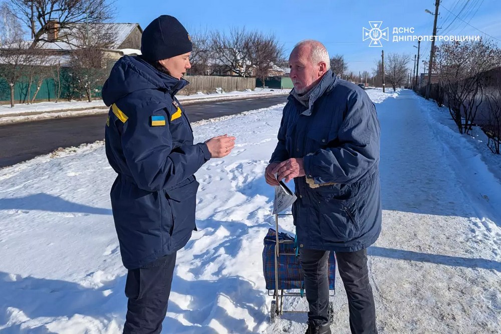 Там, де загинули дві жінки: у Нікополі і Марганці співробітниця ДСНС провела роз’яснювальну роботу