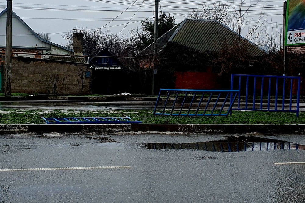 Сьогодні в Нікополі от така картина: директор МАД-1 оприлюднив фото понівечених огорож