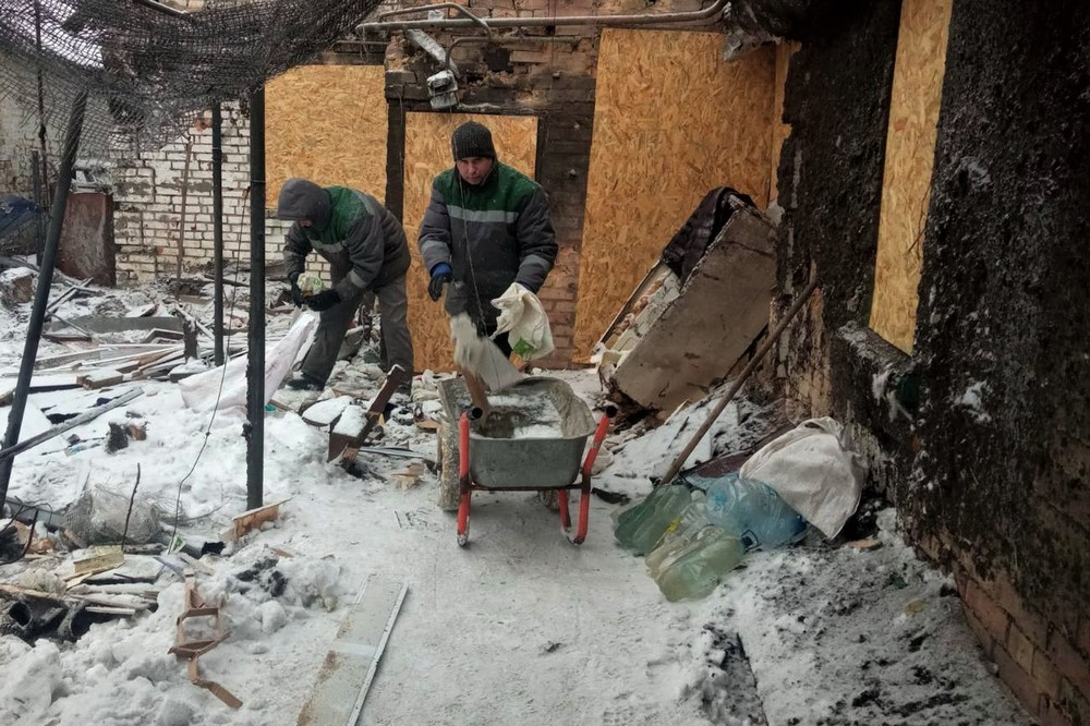 Снігопади, мороз і обстріли не зупиняють комунальників Нікополя: чим вони зайняті зараз (фото)