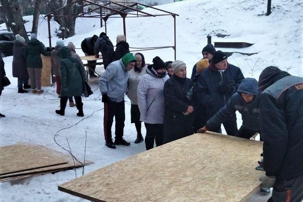 Снігопади, мороз і обстріли не зупиняють комунальників Нікополя: чим вони зайняті зараз (фото)