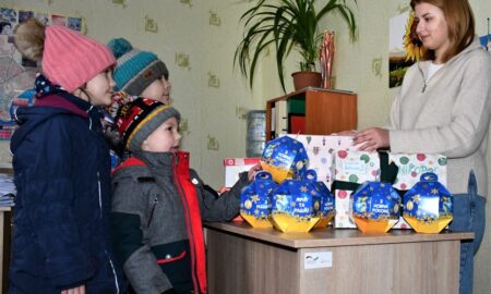 У Нікополі діти з вразливих категорій отримали подарунки