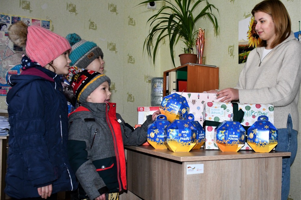 У Нікополі діти з вразливих категорій отримали подарунки