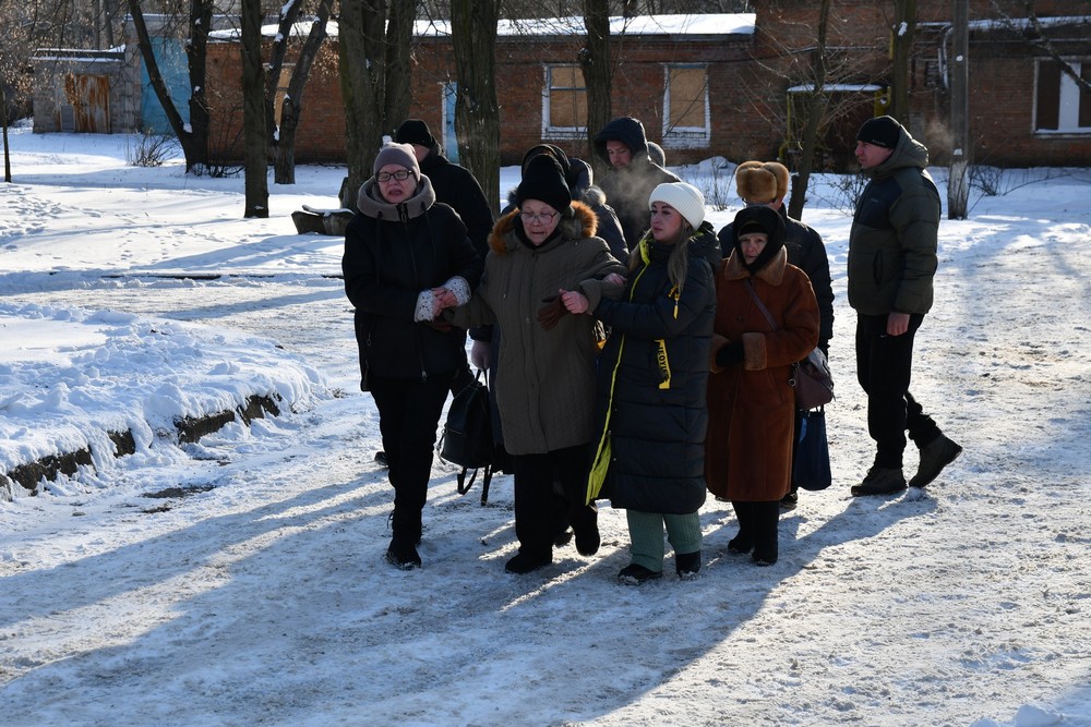 Багато років працював стоматологом: у Нікополі сьогодні провели в останню путь Захисника (фото)