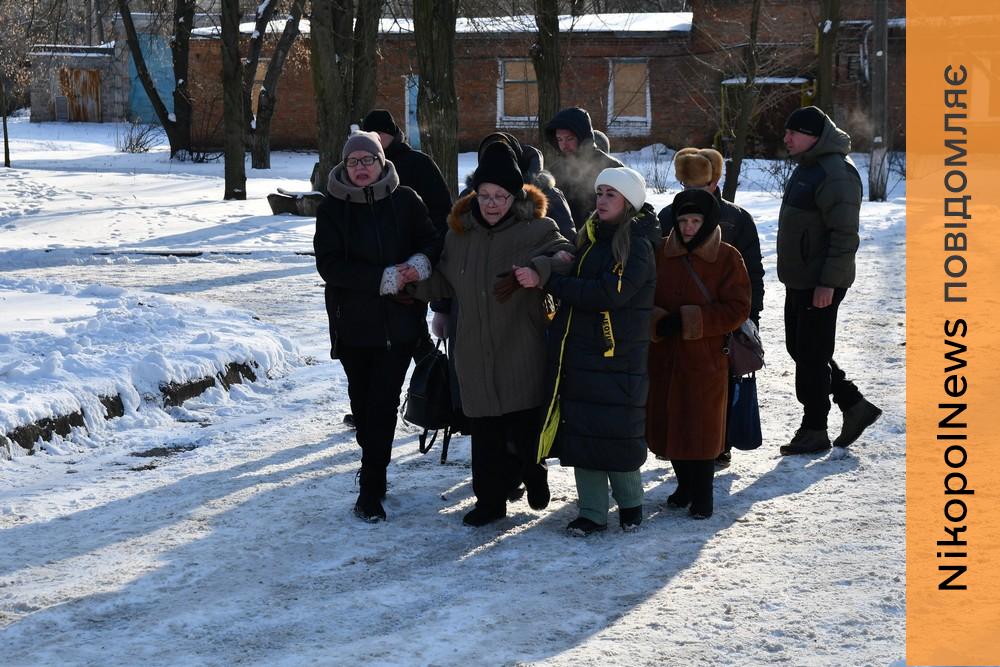 Багато років працював стоматологом: у Нікополі сьогодні провели в останню путь Захисника (фото)