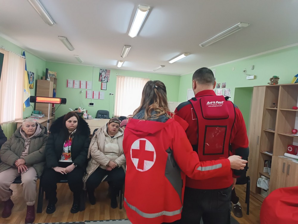 Для вчителів гімназії у Нікополі провели важливі майстер-класи з надання першої допомоги (фото)