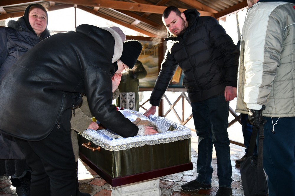 Багато років працював стоматологом: у Нікополі сьогодні провели в останню путь Захисника (фото)