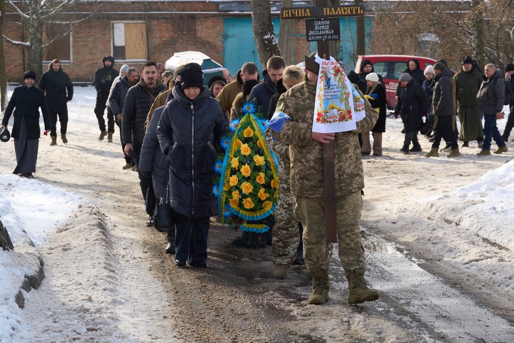 Був вчителем за освітою, у безпорадному горі залишилася мати… У Нікополі сьогодні провели в останню путь Героя (фото) Був вчителем за освітою, у безпорадному горі залишилася мати… У Нікополі сьогодні провели в останню путь Героя (фото)