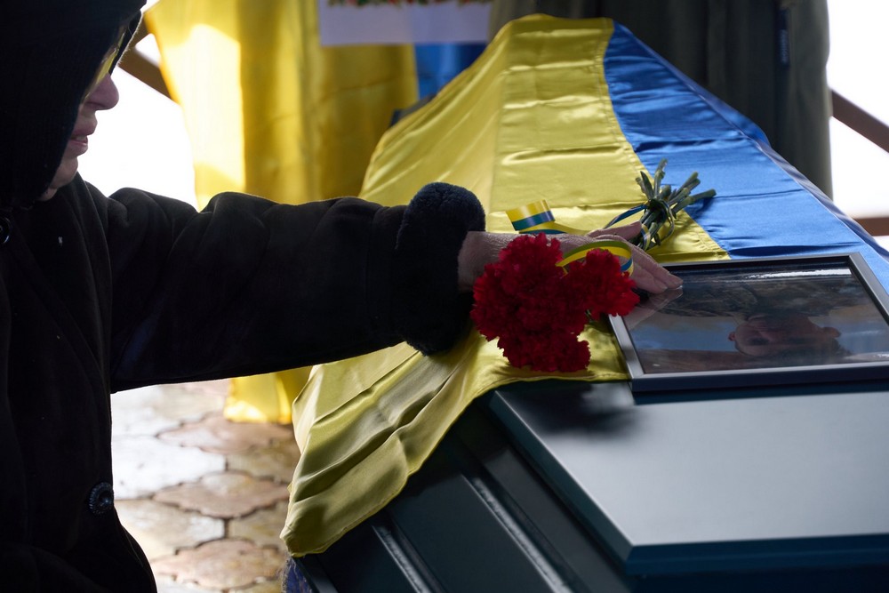 Був вчителем за освітою, у безпорадному горі залишилася мати… У Нікополі сьогодні провели в останню путь Героя (фото) Був вчителем за освітою, у безпорадному горі залишилася мати… У Нікополі сьогодні провели в останню путь Героя (фото)