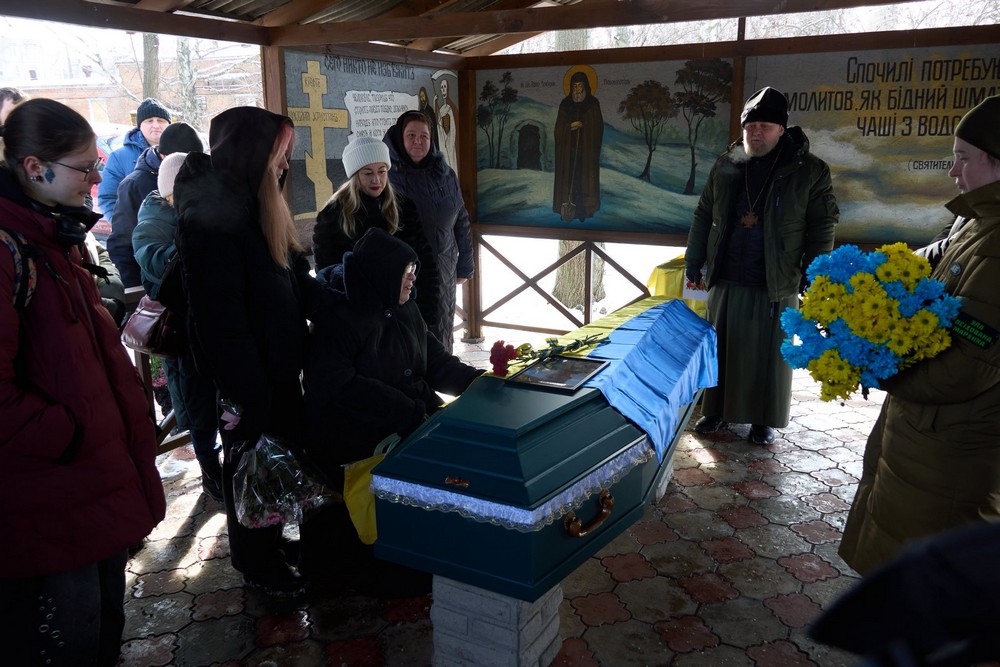 Був вчителем за освітою, у безпорадному горі залишилася мати… У Нікополі сьогодні провели в останню путь Героя (фото) Був вчителем за освітою, у безпорадному горі залишилася мати… У Нікополі сьогодні провели в останню путь Героя (фото)