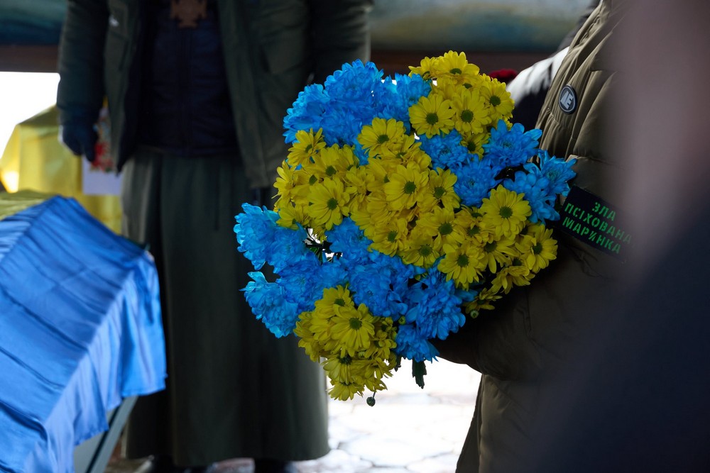 Був вчителем за освітою, у безпорадному горі залишилася мати… У Нікополі сьогодні провели в останню путь Героя (фото) Був вчителем за освітою, у безпорадному горі залишилася мати… У Нікополі сьогодні провели в останню путь Героя (фото)