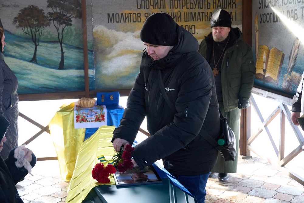 Був вчителем за освітою, у безпорадному горі залишилася мати… У Нікополі сьогодні провели в останню путь Героя (фото) Був вчителем за освітою, у безпорадному горі залишилася мати… У Нікополі сьогодні провели в останню путь Героя (фото)