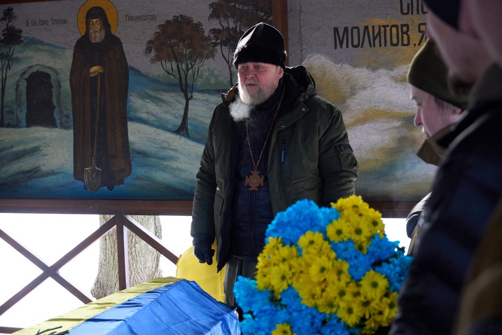 Був вчителем за освітою, у безпорадному горі залишилася мати… У Нікополі сьогодні провели в останню путь Героя (фото) Був вчителем за освітою, у безпорадному горі залишилася мати… У Нікополі сьогодні провели в останню путь Героя (фото)