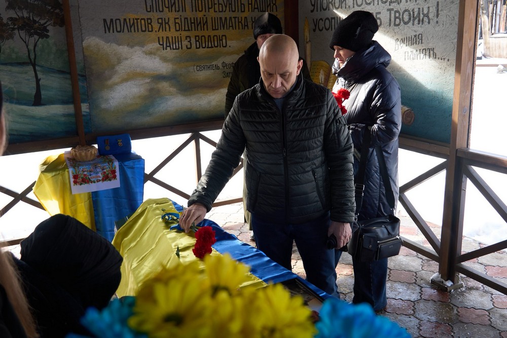 Був вчителем за освітою, у безпорадному горі залишилася мати… У Нікополі сьогодні провели в останню путь Героя (фото)