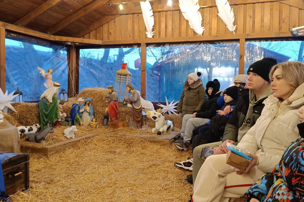 Для дітей з прифронтового Нікополя влаштували новорічну подорож