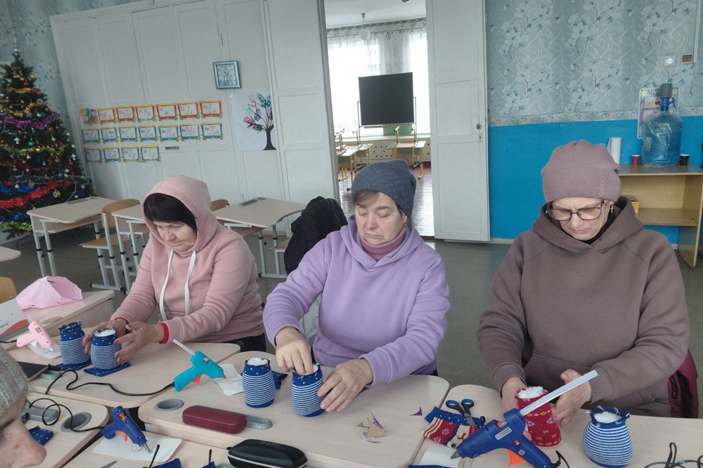 Для жінок Мирівської громади провели  майстер клас з виготовлення новорічних гномів