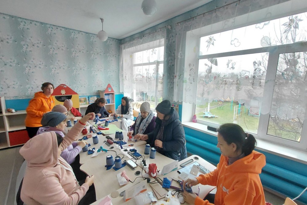 Для жінок Мирівської громади провели  майстер клас з виготовлення новорічних гномів 3