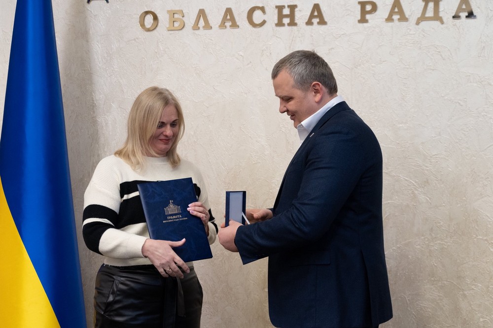 Директор ліцею Нікополя з отримала грамоту Верховної Ради України 2 Директор ліцею Нікополя з отримала грамоту Верховної Ради України 2