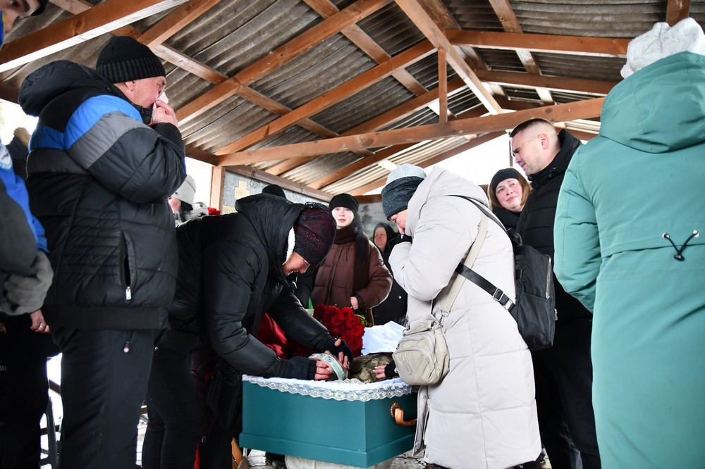 Нікополь провів в останню путь Захисника 5 Нікополь провів в останню путь Захисника 5