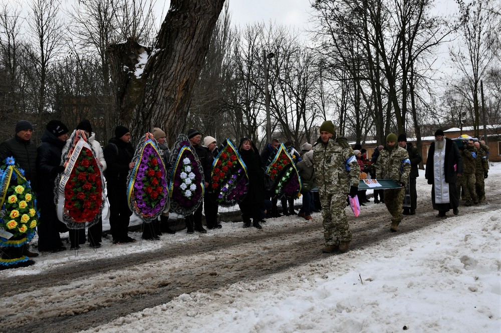 Нікополь провів в останню путь Захисника 9 Нікополь провів в останню путь Захисника 9