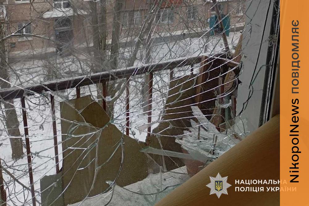 Вгатили по будівлі поліції, пожежній частині і будинкам: наслідки обстрілів Нікополя та області зафіксували поліцейські (фото) 1 Нікополя та області зафіксували поліцейські 6