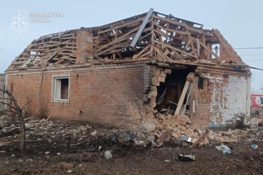 Поцілили дроном по автівці і поранили жінку разом з донькою на Нікопольщині прокуратура 3 Поцілили дроном по автівці і поранили жінку разом з донькою на Нікопольщині прокуратура 3