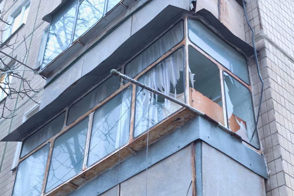 У Нікополі пошкоджений заклад культури, у Павлограді – вантажівка, на Синельниківщині постраждав чоловік (фото) 2 У Нікополі пошкоджений заклад культури, у Павлограді – вантажівка, на Синельниківщині постраждав чоловік (фото) 2