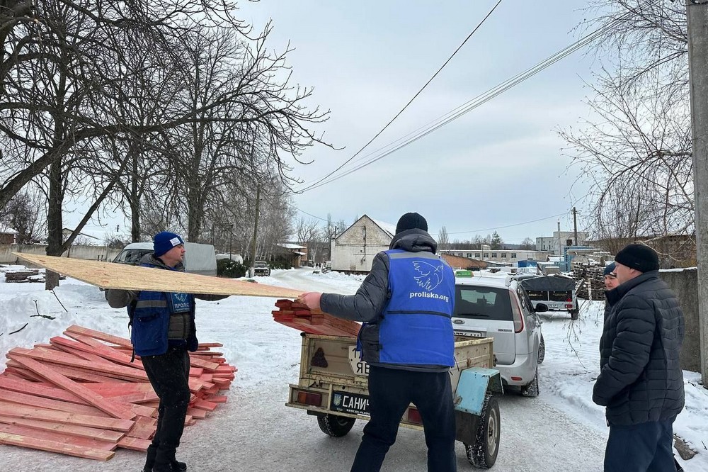 Жителі Марганця сьогодні отримали допомог 4 Жителі Марганця сьогодні отримали допомог 4
