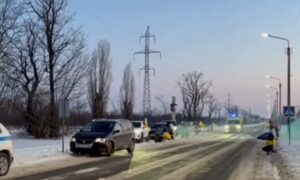 Живим коридором зустрічали траурний кортеж: ще один воїн з Нікопольщини повернувся додому «на щиті» (відео)