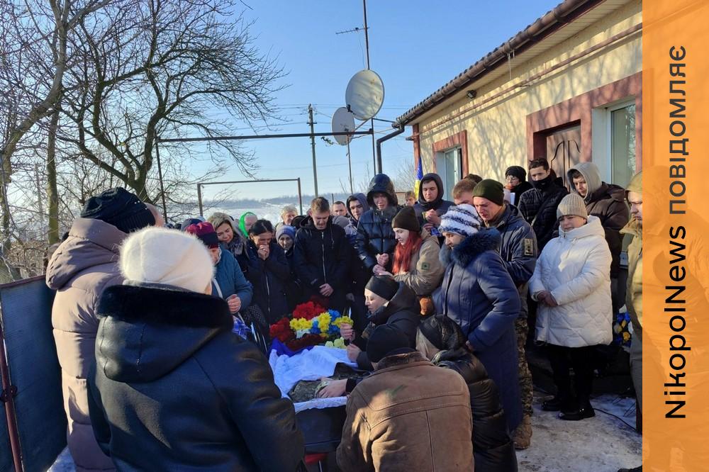 Був відповідальним і добрим молодим воїном... На Нікопольщині провели в останню путь полеглого Захисника (фото) 10 а Нікопольщині провели в останню путь 8