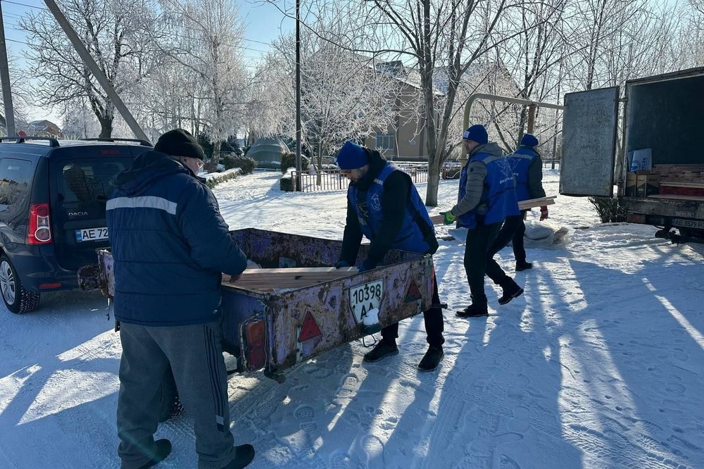мешканці двох сіл на Нікопольщині отримали допомогу 2 мешканці двох сіл на Нікопольщині отримали допомогу 2