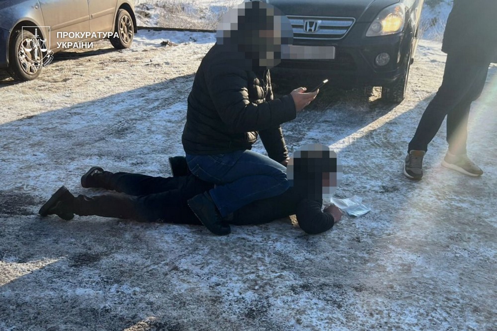 на Дніпропетровщині викрили схему продажу автівок, ввезених для гуманітарної допомоги ЗСУ (фото)