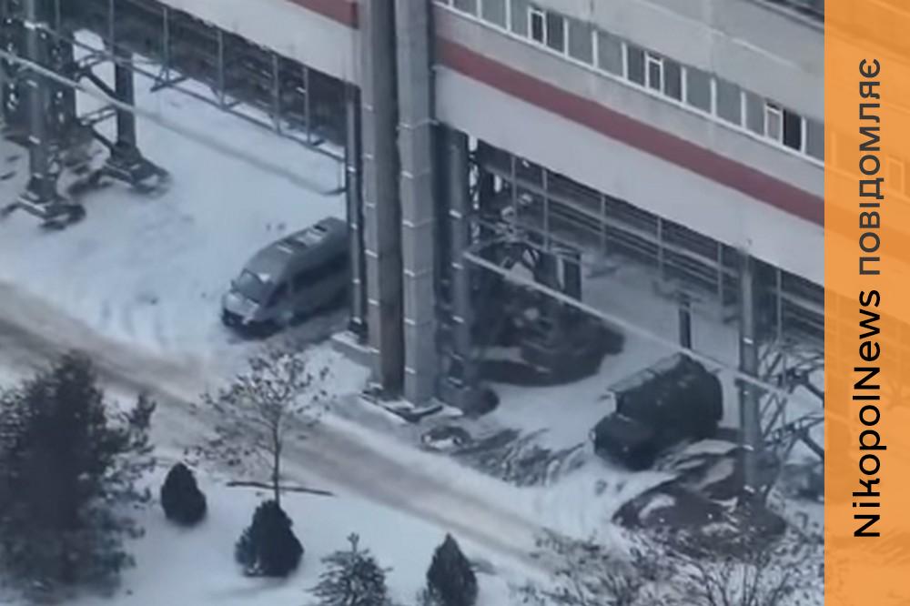 на ЗАЕС окупанти розмістили військову техніку біля ядерних реакторів — відео