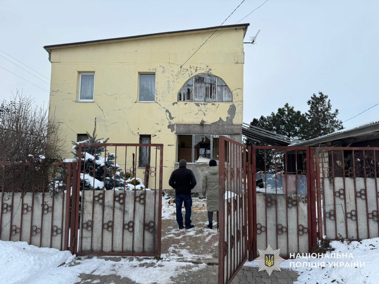 наслідки обстрілів Нікополя та області зафіксували поліцейські (фото) 3
