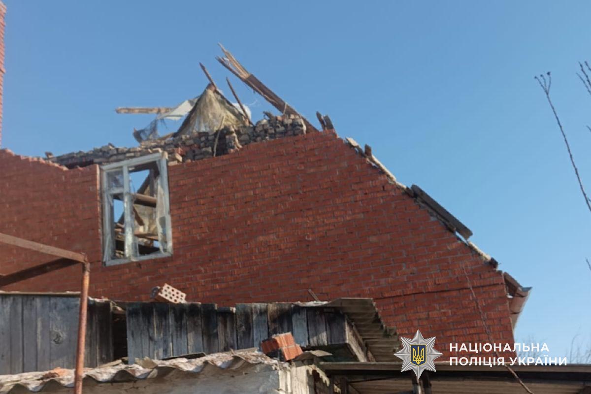 наслідки обстрілів Нікополя та області зафіксували поліцейські (фото) 8