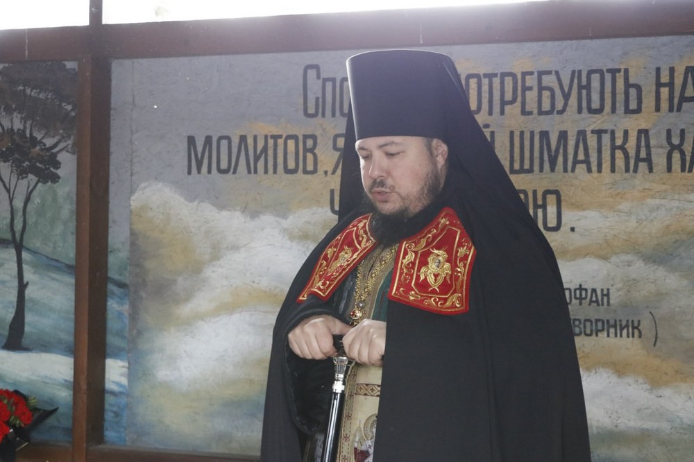 Біль і сльози… У Нікополі сьогодні провели в останню путь Героя-феросплавника (фото)