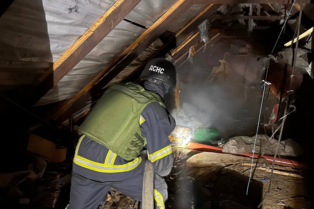 Нікополь був під ударом артилерії, у Дніпрі 7 поранених, серед них діти, внаслідок масованої ворожої атаки (фото) Нікополь був під ударом артилерії, у Дніпрі 7 поранених, серед них діти, внаслідок масованої ворожої атаки (фото)