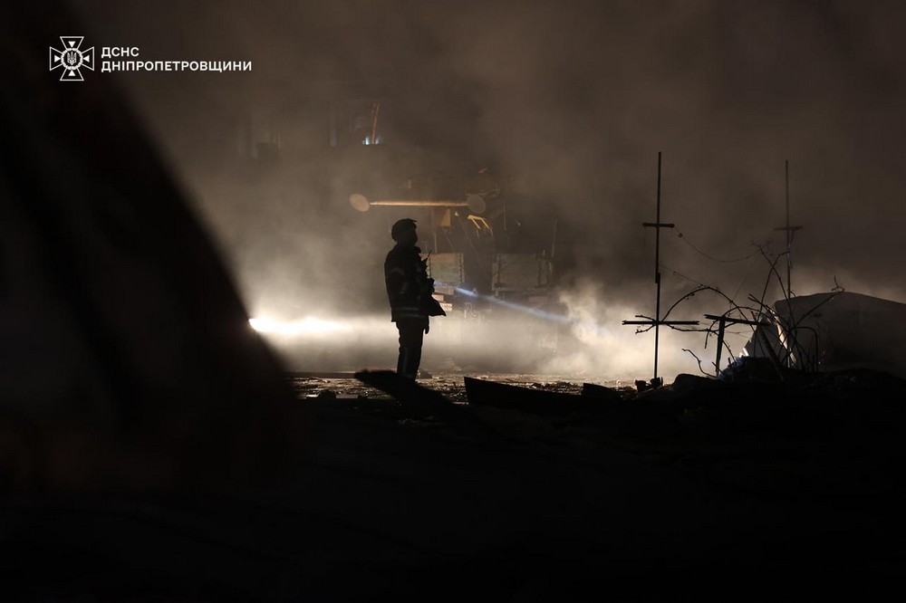Наслідки масованого удару по Дніпру 6 січня: фото Наслідки масованого удару по Дніпру 6 січня: фото