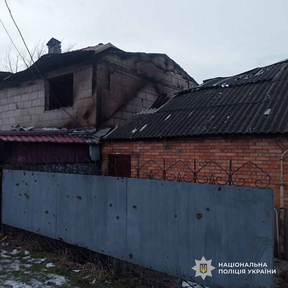90 повідомлень про удари по Нікополю і району, атаки на Дніпро і Синельниківщину, поранені і руйнування – поліція про наслідки обстрілів за добу (фото) 90 повідомлень про удари по Нікополю і району, атаки на Дніпро і Синельниківщину, поранені і руйнування – поліція про наслідки обстрілів за добу (фото)