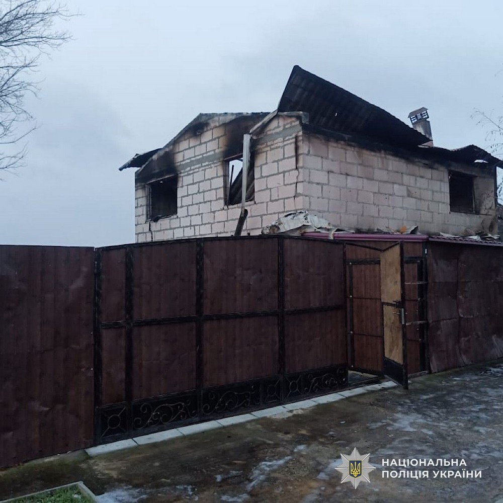 90 повідомлень про удари по Нікополю і району, атаки на Дніпро і Синельниківщину, поранені і руйнування – поліція про наслідки обстрілів за добу (фото) 90 повідомлень про удари по Нікополю і району, атаки на Дніпро і Синельниківщину, поранені і руйнування – поліція про наслідки обстрілів за добу (фото)