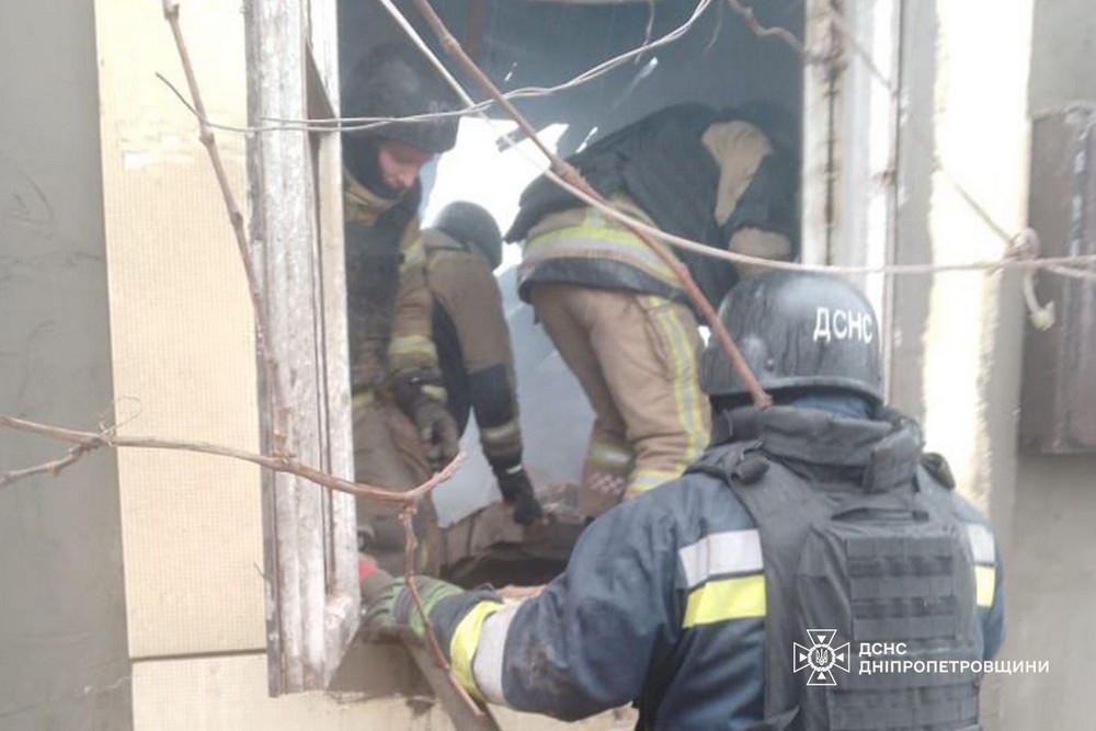 Загинула жінка, під час повторного удару поранено рятувальника – подробиці удару по Дніпропетровщині від ДСНС