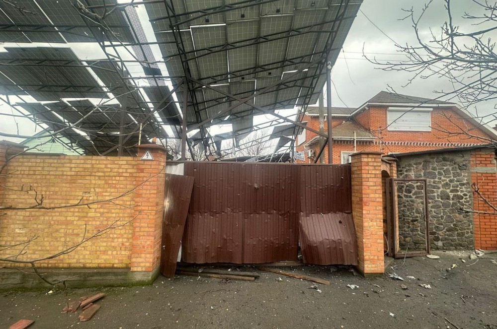 13 поранених у Нікополі і 1 у районі, 8 постраждалих у Кривому Розі, 10 – у Дніпрі, загибла і поранені на Синельниківщині – жахливий день на Дніпропетровщині