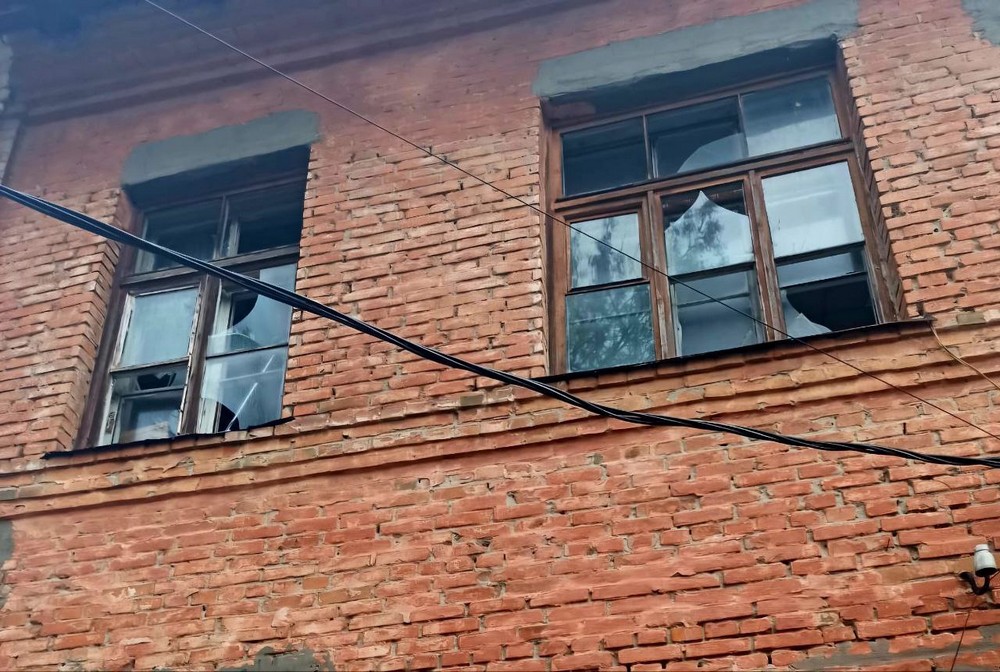 13 поранених у Нікополі і 1 у районі, 8 постраждалих у Кривому Розі, 10 – у Дніпрі, загибла і поранені на Синельниківщині – жахливий день на Дніпропетровщині