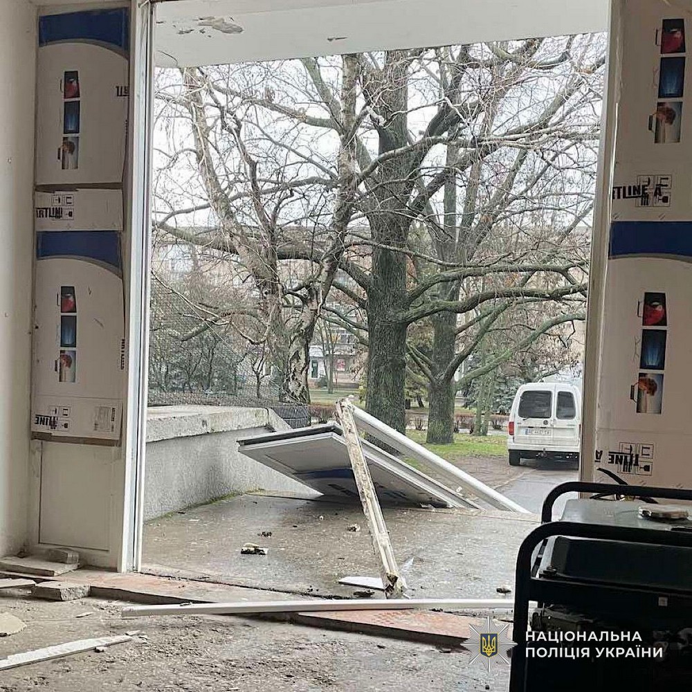 У Нікополі 13 постраждалих внаслідок влучання в адмінбудівлю, всього в області 25 постраждалих і одна загибла – поліція